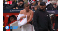 终于上了！比赛第60分钟，凯恩替补上场，换下卡尔