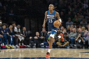 替补奇兵！道苏姆上半场6中6&三分球3中3砍15分3篮板 正负值+18