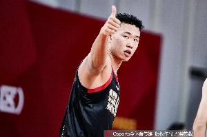 扛起进攻责任！贺希宁23中8砍21分 三分6中3&另有6板4助3断