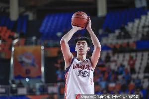 媒体人：徐昕最后关头对阵麦基和周琦双塔 这种机会可不常有