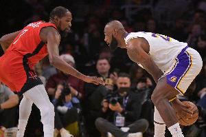 主场有很多湖密？KD：正常 湖人比赛都这样 到季后赛就都是火蜜了