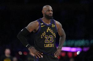 媒体人：两战火箭 湖人从防守针对性球星发挥关键时刻处理上完胜