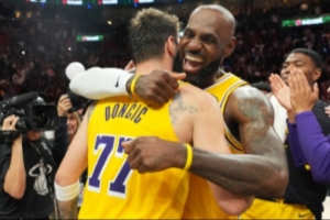41岁的詹姆斯再次进化！他已成为NBA历史上最适配的“角色球员”