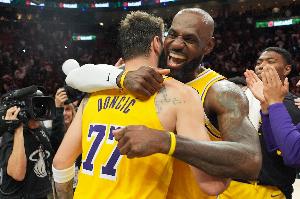 NBA官方：若明日湖人赢球且太阳输球 湖人将锁定季后赛+赛区冠军
