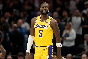 俺也轻松一下！艾顿半场4投全中拿到10分4板2帽 正负值+15
