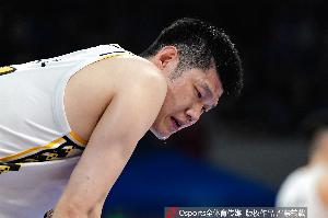 罕见低迷！胡金秋全场仅3次出手命中1球 得到5板1板1助正负值-12