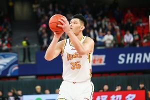 成投手了？葛昭宝半场7中6&3记三分砍下15分3板1助