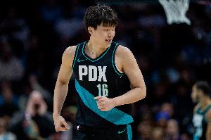 回来打NBA了！开拓者官方：球队已将杨瀚森从混音召回！