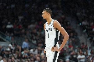 攻防尽力局！文班亚马17中8&17罚16中空砍34分18板7助5帽