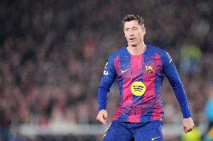 世体：本赛季西甲莱万打进12球，首发6球替补6球