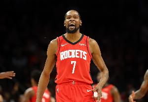 猛烈输出！杜兰特半场11投6中 砍下17分3板3助1帽&正负值+13