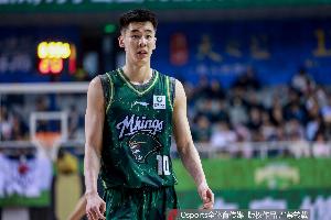 效率太低！郭昊文14中4拿到20分4板2助1断 罚球11中11
