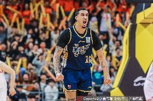 双拳能敌四手！广东仅双外援出战 奎因&麦考尔合计27中18轰50分