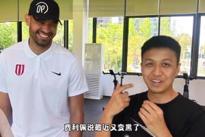 蓉城“黑眼圈”翻译：陪费利佩在医院好几天，没睡好更黑了